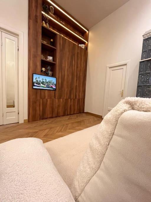 Littlehouse- Entire Property For Maximum 4 People Bukarest Exteriör bild