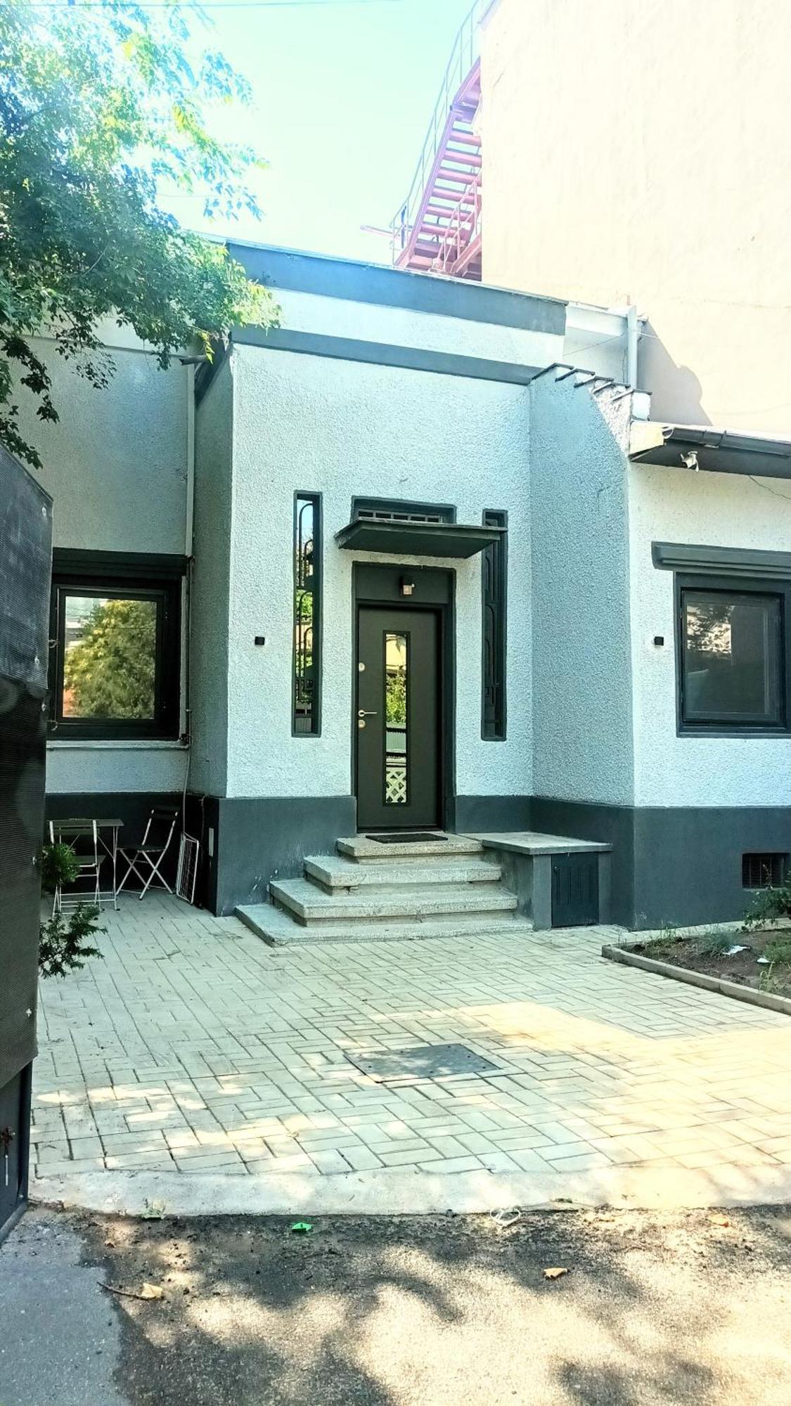 Littlehouse- Entire Property For Maximum 4 People Bukarest Exteriör bild